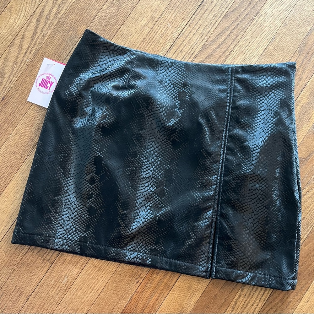 Juicy Couture Mini Skirt Licorice Snake Skin Pattern Size Large
